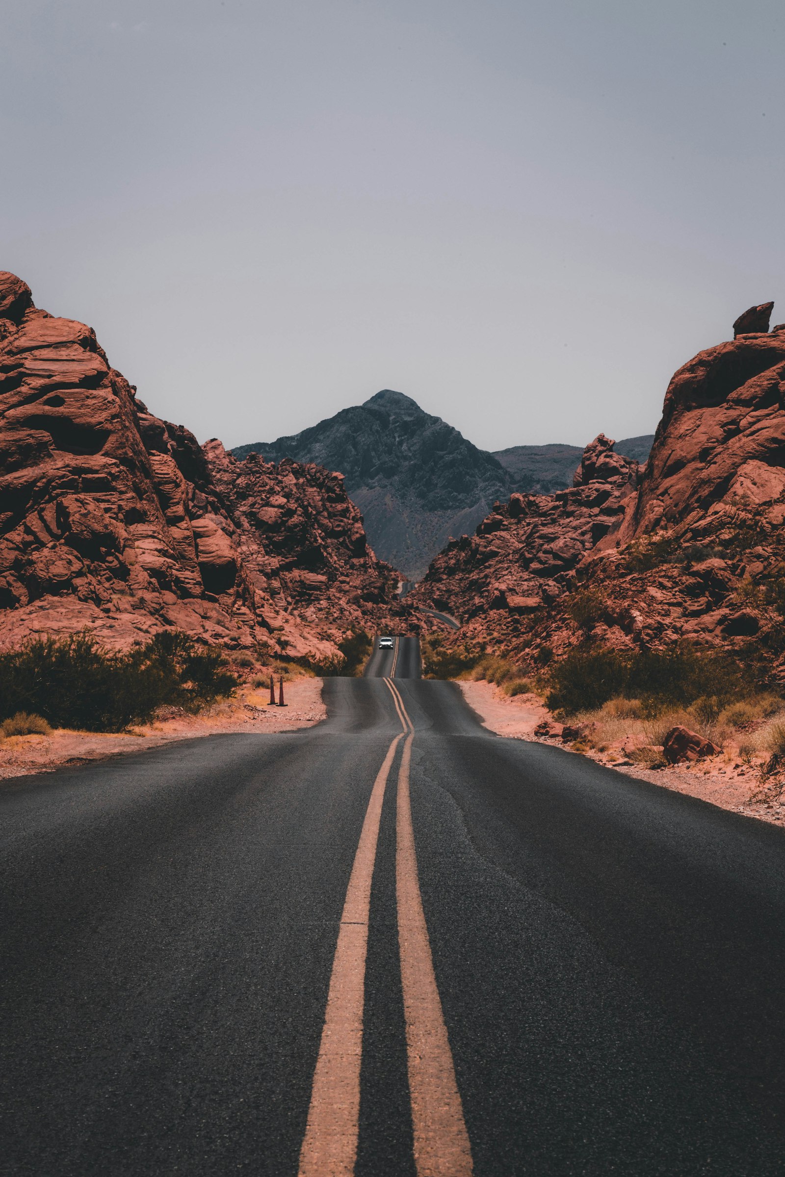 Summer city break travel scene
