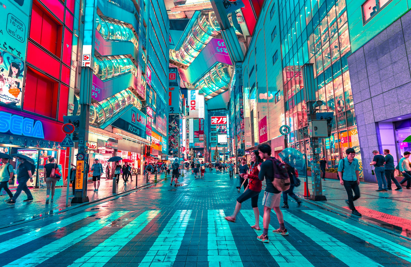 Tokyo city street for a first-timer Tokyo travel guide