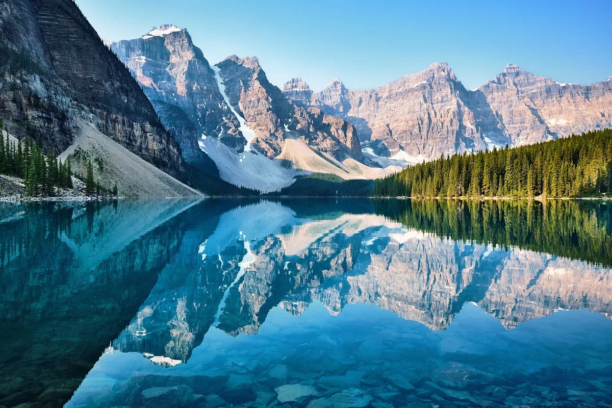 Turquoise lake and mountains in Banff National Park