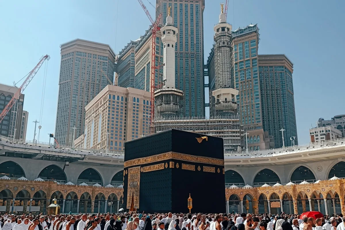 Muslims praying at the Kaaba in Makkah